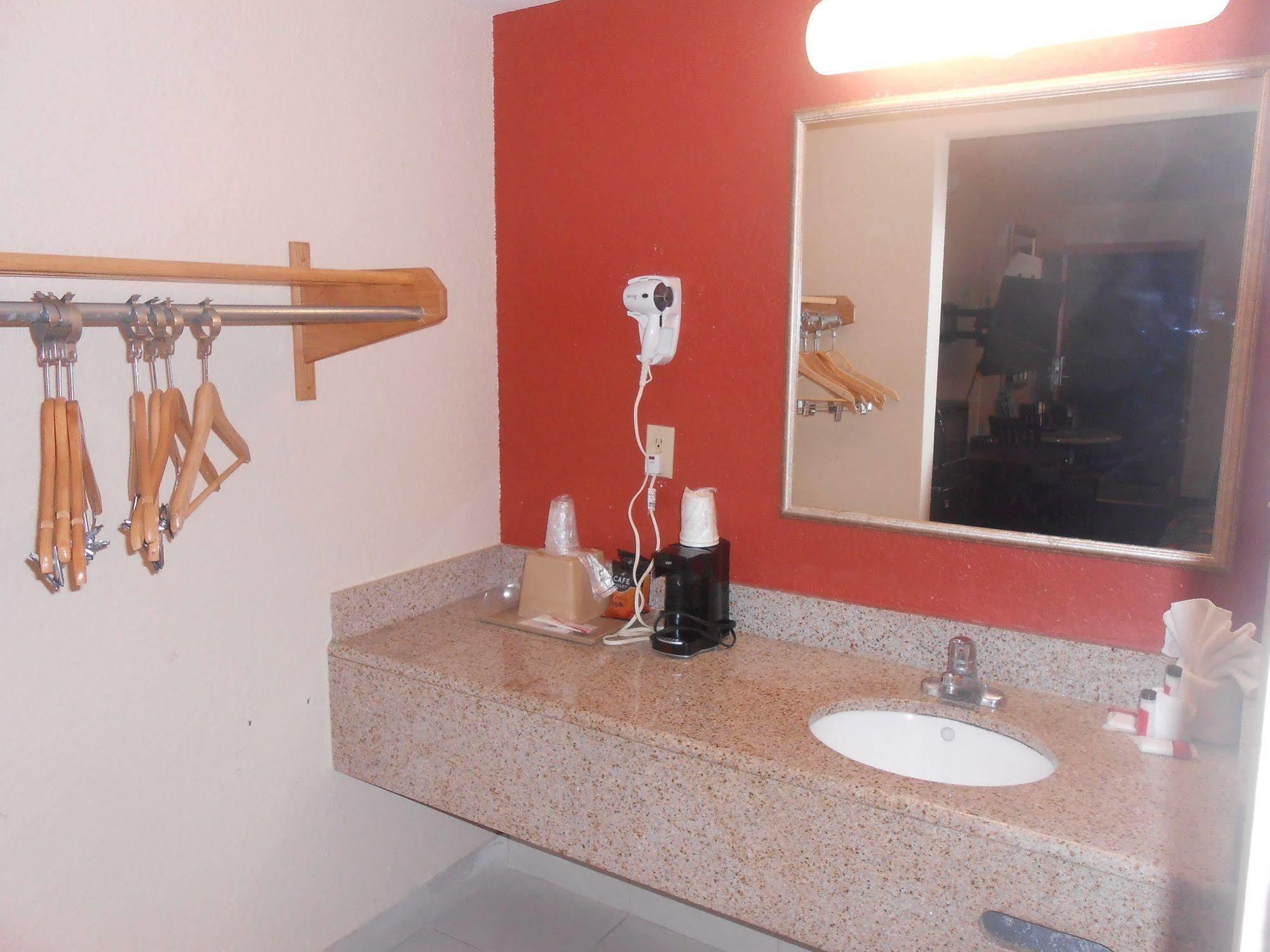 Executive Garden Titusville Hotel מראה חיצוני תמונה