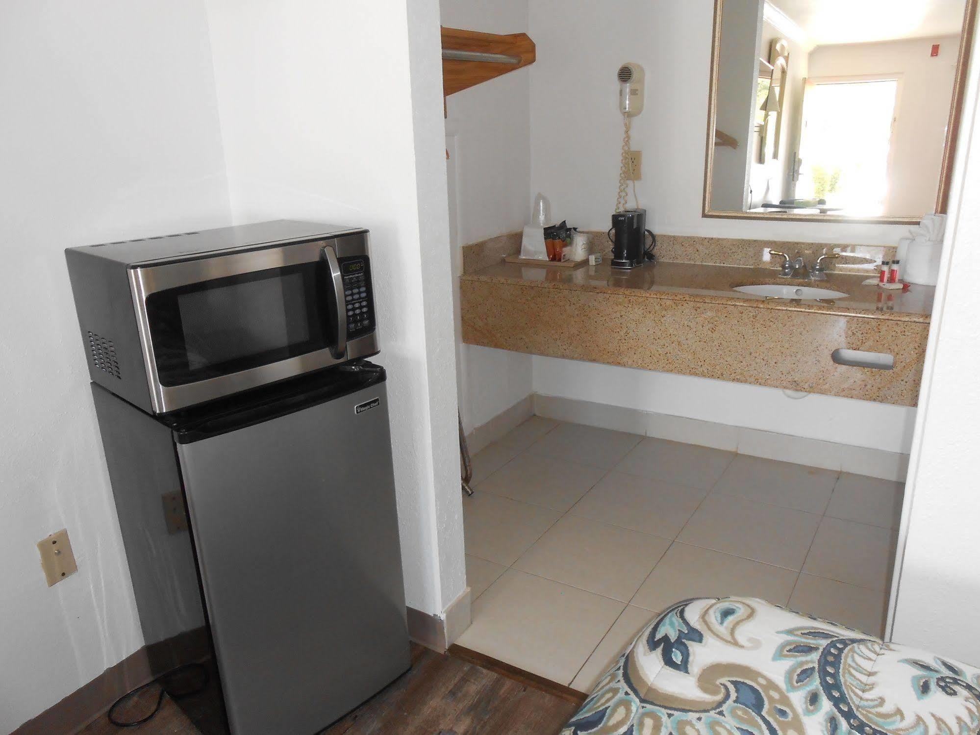 Executive Garden Titusville Hotel מראה חיצוני תמונה